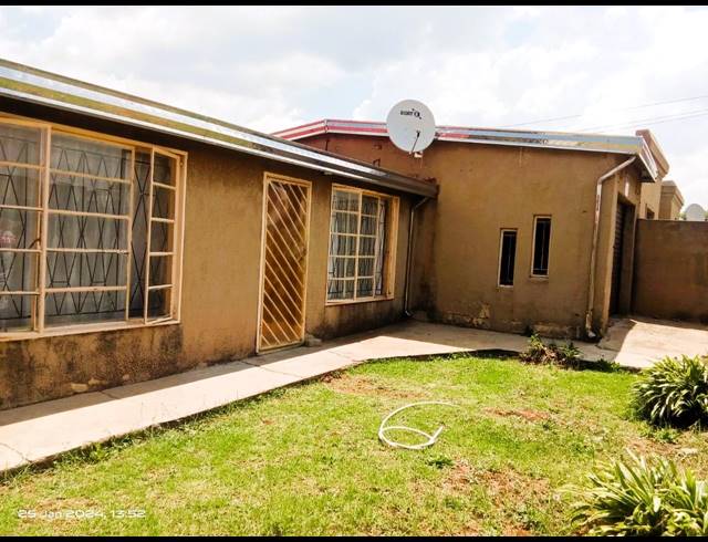 2 BEDROOM HOUSE SOLD IN TSAKANE CENTRAL
